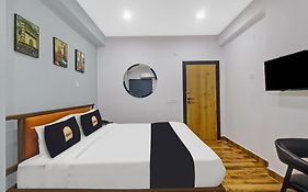Super Townhouse Oak Hitec City Near Image Hospital